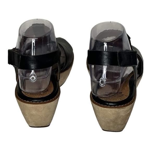 Clarks Soft Cushion Women Hazelle Amore T-Strap Black Leather Sandal Size 7M - Picture 4 of 7